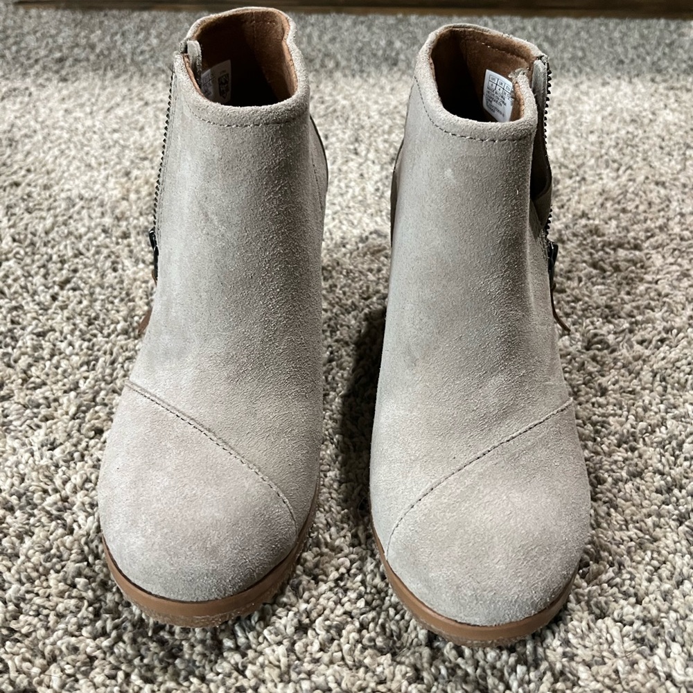 Tom Light Grey Wedges